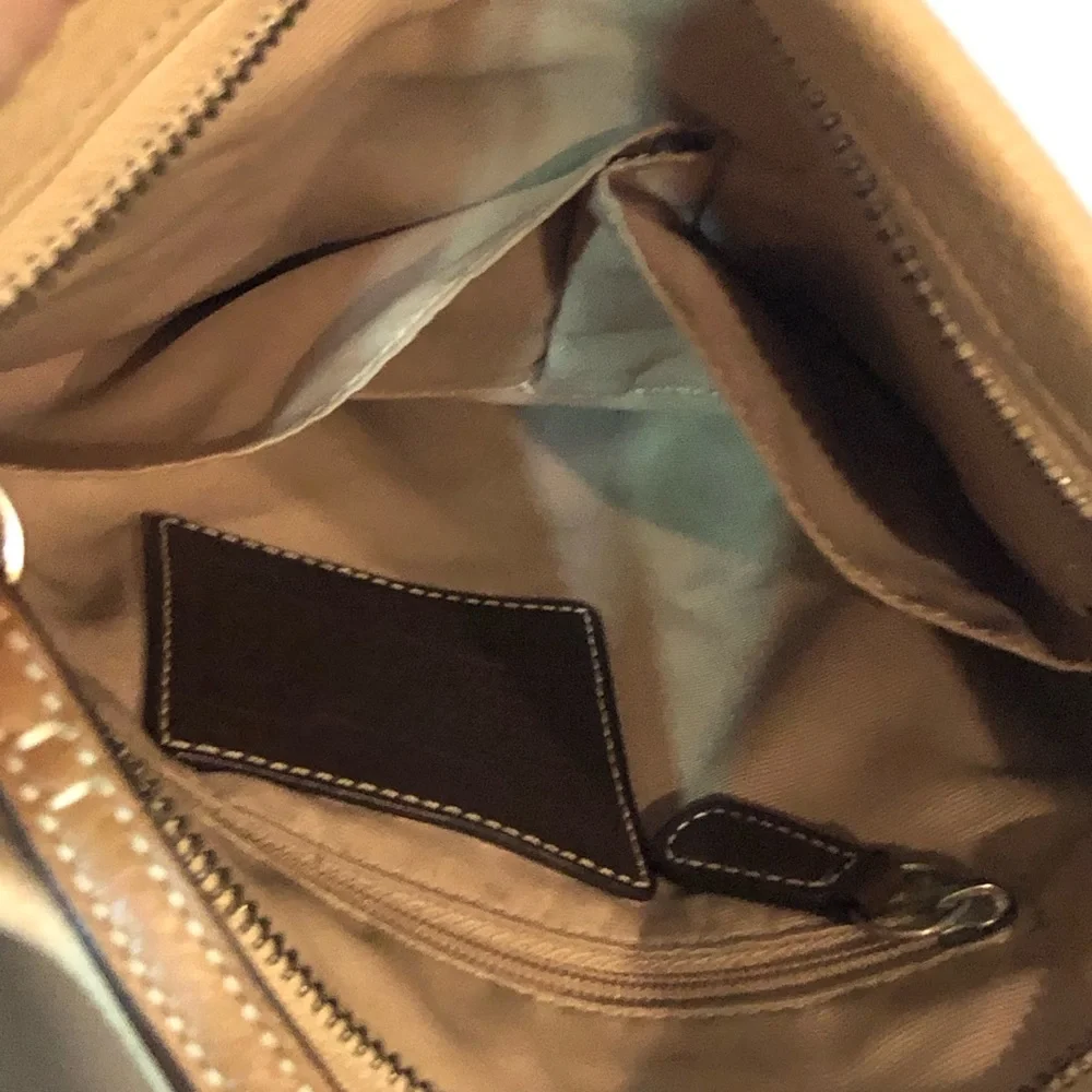 COACH Elegant Tan and Brown Trim Leather Shoulder-bag MO5S-3771